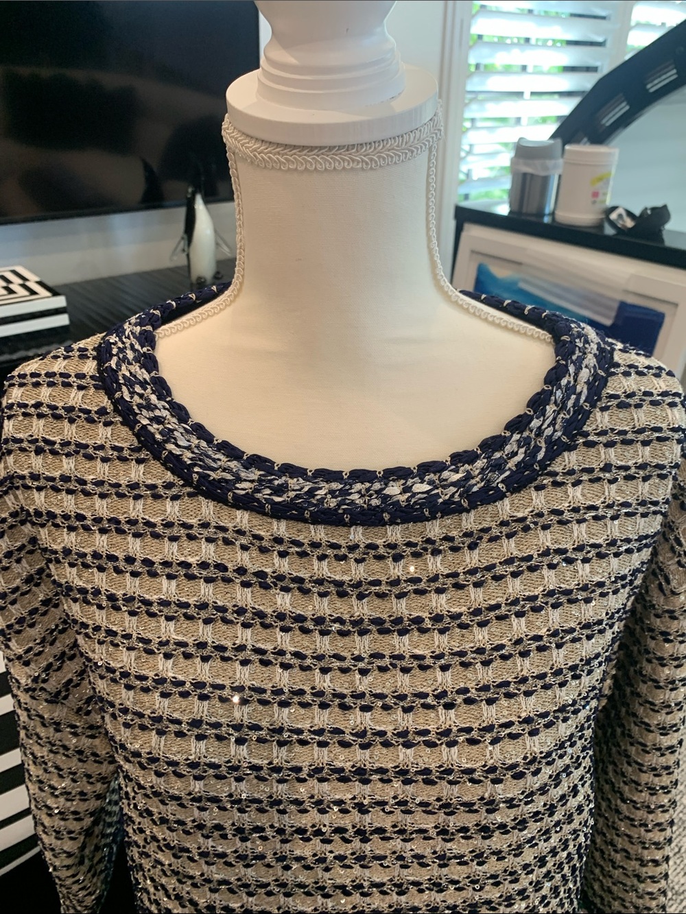 St John Textured Knit Boatneck Sweater in Navy and Cream. Small - Picture 4 of 8